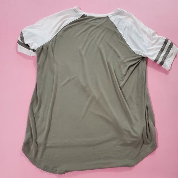 🌼 American Eagle Green White Soft and Sexy Short Sleeve Shirt 🌼 - Picture 3 of 4